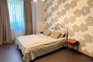 квартира за адресою Єврейська вул., 90