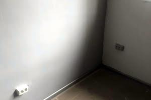 комерційна за адресою Українська вул., 83б