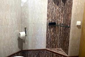 комерційна за адресою Володимирська вул., 37