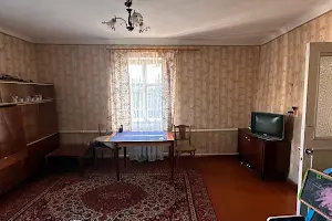 квартира за адресою Сенатора Маккейна, 8