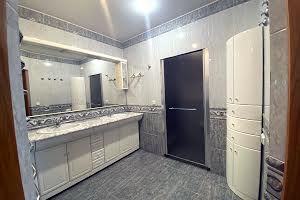 комерційна за адресою Володимирська вул., 37