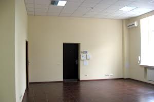 комерційна за адресою Велика Окружна вул., 4
