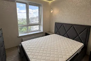 квартира за адресою Домбровського, 75