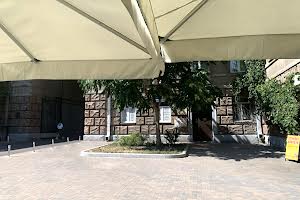 комерційна за адресою Пирогова вул., 2