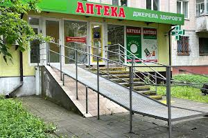 комерційна за адресою 15 Квітня вул., 1