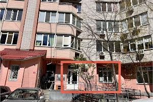 комерційна за адресою Анни Ахматової вул., 31