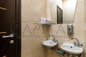 комерційна за адресою Польова вул., 61