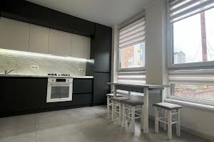 квартира за адресою Коновальця, 35