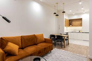 квартира за адресою Під Дубом вул. (Космонавтів), 7б