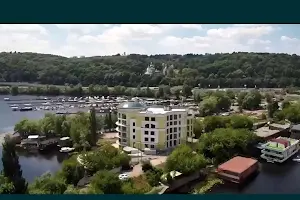 комерційна за адресою Набережно-Печерська дорога , 2