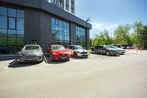 коммерческая по адресу Любомира Гузара просп. (Космонавта Комарова), 9б