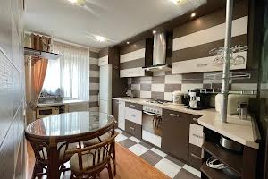квартира за адресою Семафорна вул., 32