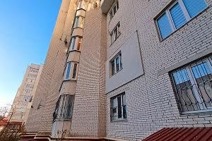 квартира за адресою Злуки, 8