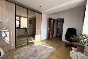 будинок за адресою Мостобудівельників вул., 1Б