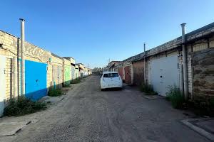 комерційна за адресою Кирила Осьмака вул., 1