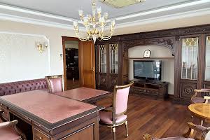 комерційна за адресою Мечникова вул., 10
