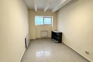 комерційна за адресою Ярослава Пастернака вул., 4