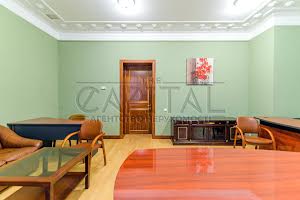 комерційна за адресою Липська вул., 10