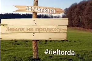 комерційна за адресою Центральна, 1