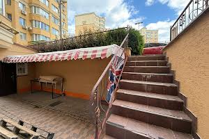 комерційна за адресою Миру вул., 36