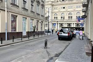 комерційна за адресою Фурманська вул., 1
