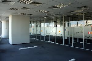 комерційна за адресою Спортивна пл., 1А