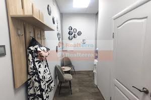 комерційна за адресою Костянтинівська вул., 27-Б