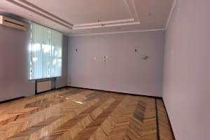 комерційна за адресою Кловський узвіз, 4