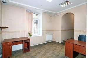 комерційна за адресою Саксаганського вул., 125