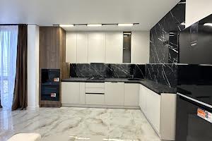 квартира за адресою Степана Бандери вул., 77-Б