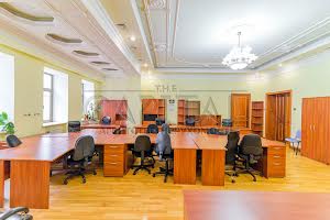 комерційна за адресою Липська вул., 10