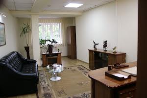 комерційна за адресою Чорновола вул., 136