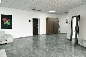 комерційна за адресою Чорновола вул., 29