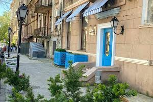 коммерческая по адресу Театральна, 9