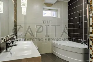 будинок за адресою Вишнева, 1