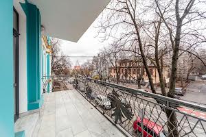 комерційна за адресою Володимирська вул., 4
