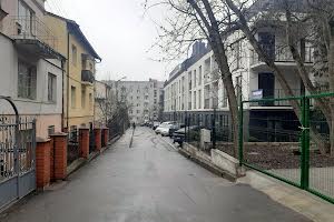 комерційна за адресою Юліана Буцманюка вул., 92а