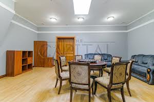 комерційна за адресою Липська вул., 10