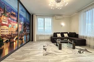 квартира за адресою Богатирська вул., 6-А