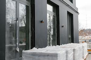 комерційна за адресою Клепарівська вул., 15