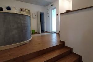 комерційна за адресою Роксоляни вул., 61