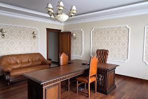 комерційна за адресою Мечникова вул., 10