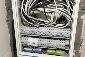 комерційна за адресою Пирогова вул., 2