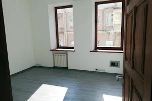 комерційна за адресою Паторжинського вул., 4