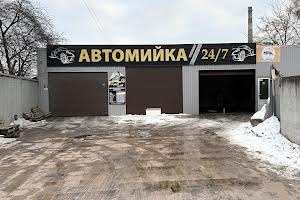 комерційна за адресою Лугова вул., 16