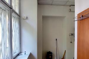 комерційна за адресою Героїв УПА вул., 16