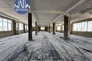 комерційна за адресою Комунальників вул., 2