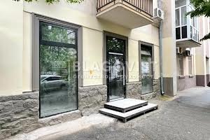 комерційна за адресою Липська вул., 19/7