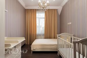 будинок за адресою Крутогірна вул., 8