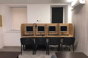 комерційна за адресою Кіри Муратової вул., 7